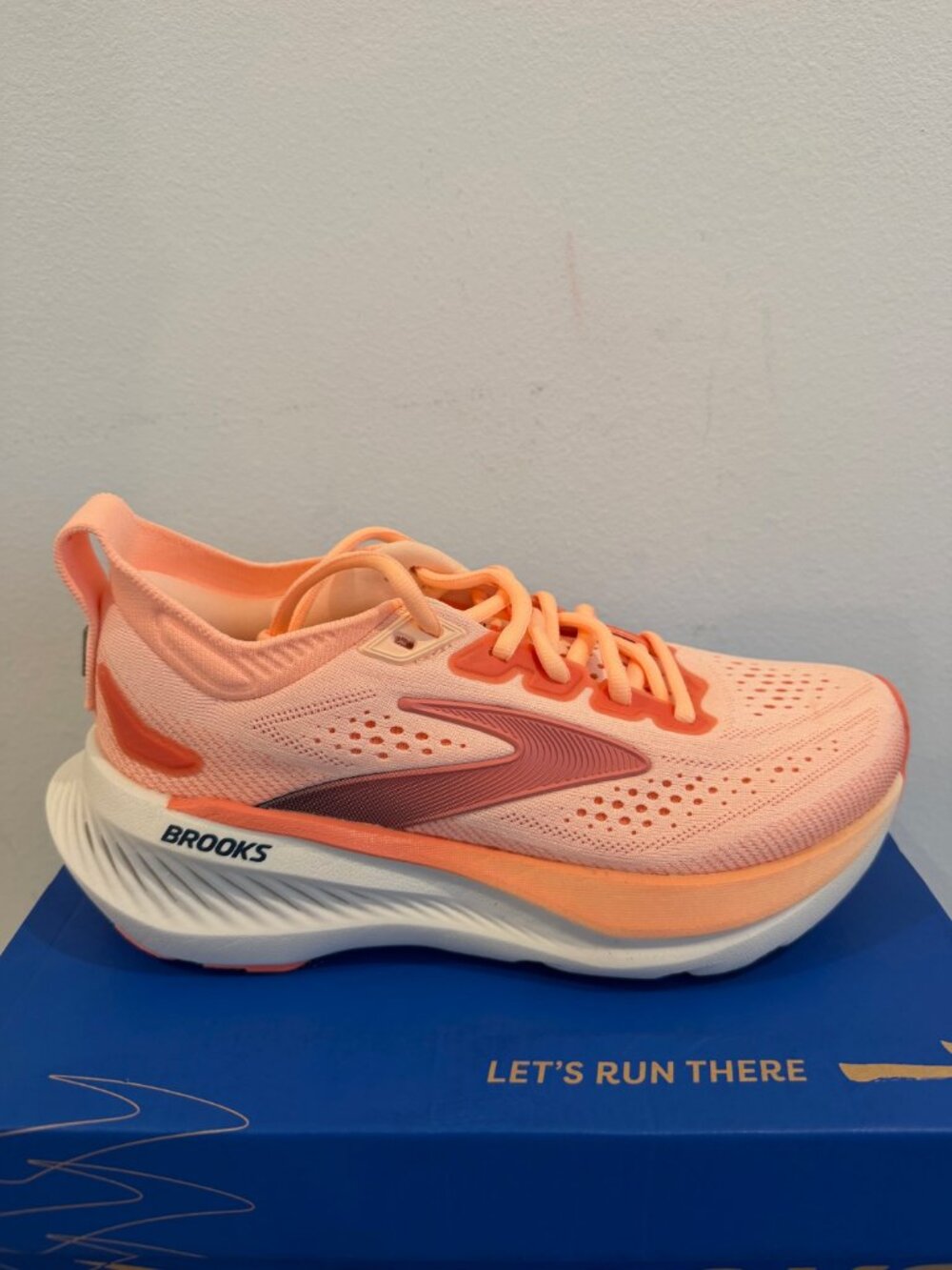 Brooks Glycerin GTS 23 Womens Size 5 Running Shoes Coral Peach Spellbound